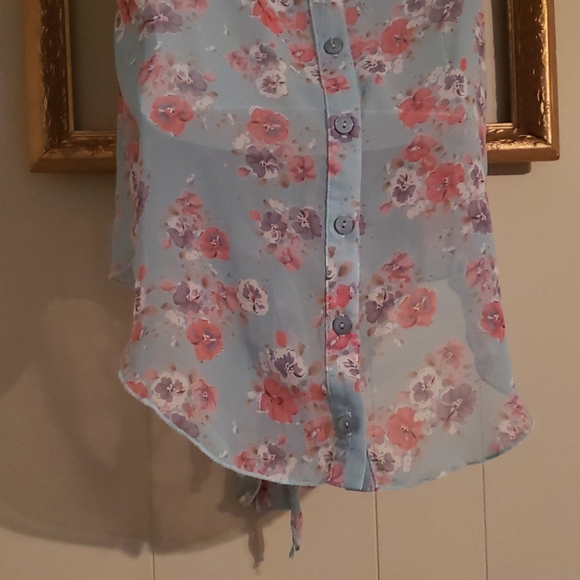 Final Touch Floral Print Sheer Top - Picture 6 of 6